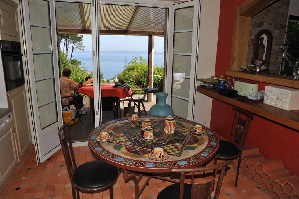 Bed and Breakfast Les Fous De Bassans Poullan-sur-Mer Zewnętrze zdjęcie
